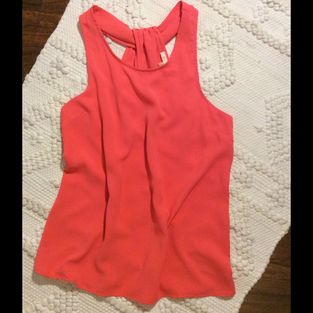 Boutique Top - key hole back